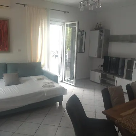 Lefkada Center アパート ニドリ